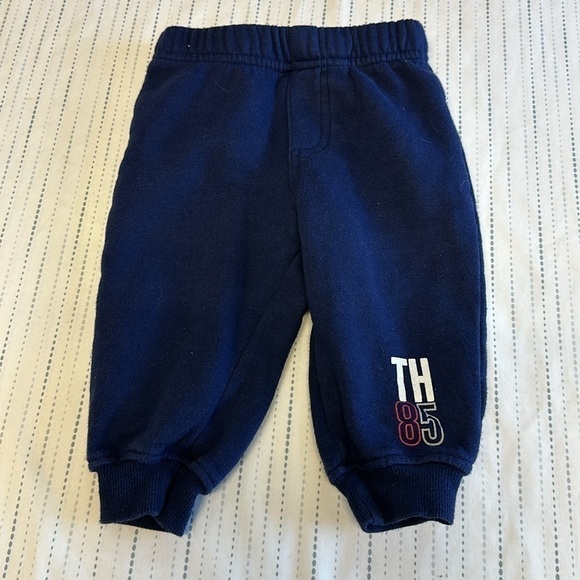 Tommy Hilfiger - 2 piece set. Size 6-9 months - Picture 5 of 7
